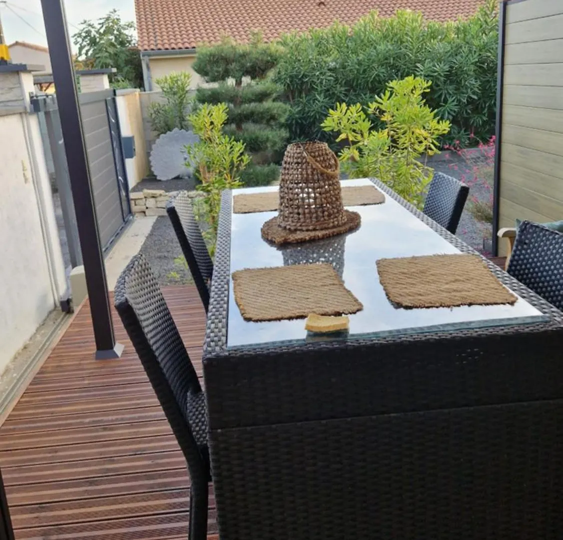 Appartement Pour 4 Avec Terrasse Chanos-Curson France